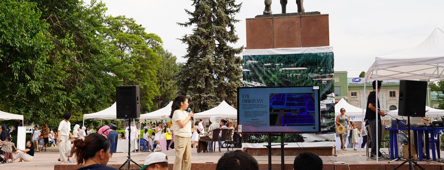 Тойбосс Күн электр станциясынан чийки затты кайра иштетүүгө чейин: Тойбосс Shuttle Fest + Ecoadam фестивалында экологиялык демилгелерин сунуштады